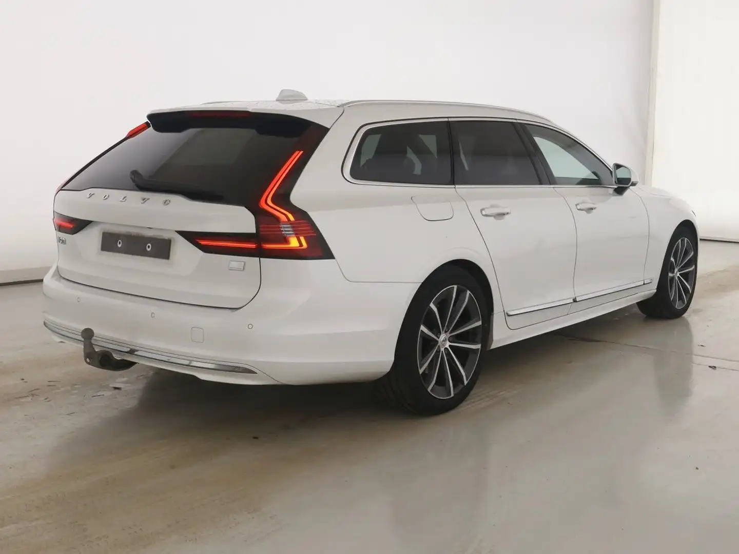 Volvo V90 Inscription T6 AWD Plug-in Hybrid Benzin Aut White - 2