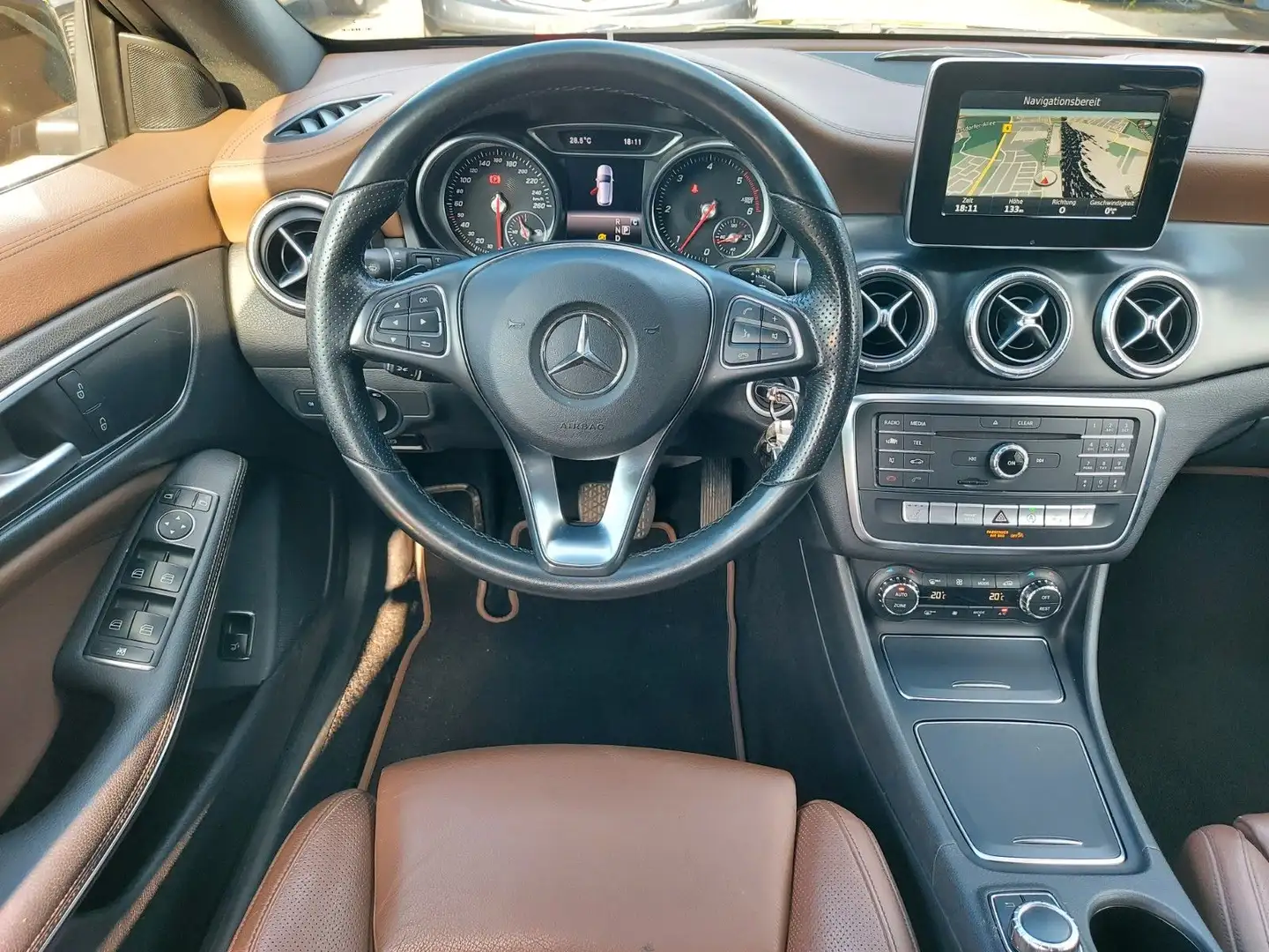 Mercedes-Benz CLA 220 CLA -Klasse Shooting Brake AMG ACC Schwarz - 2