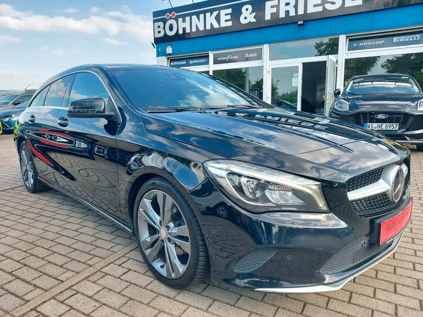 Mercedes-Benz CLA 220 CLA -Klasse Shooting Brake AMG ACC Schwarz - 1