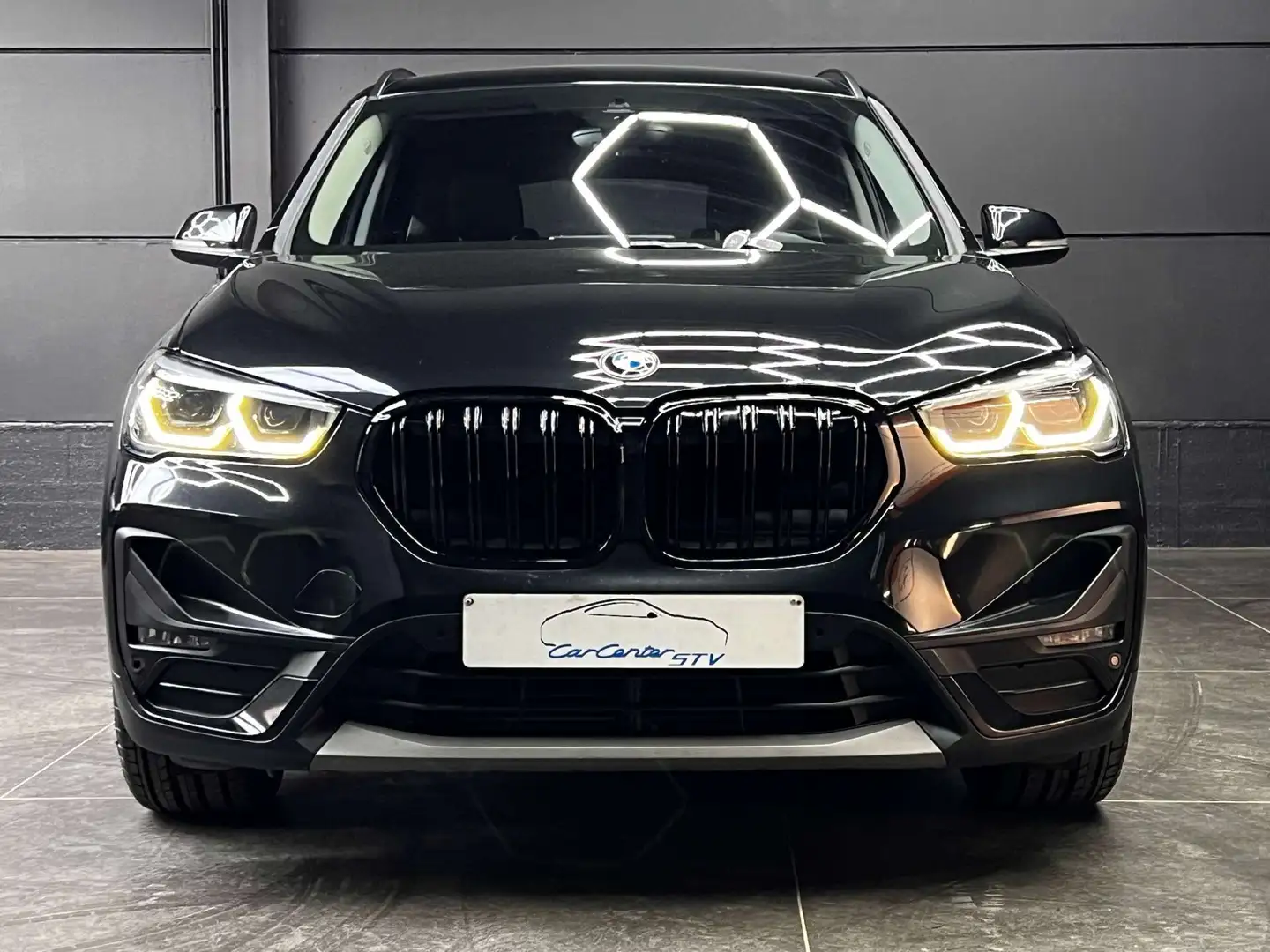 BMW X1 xDrive25e Hybrid / All Black /Full Option / Noir - 2
