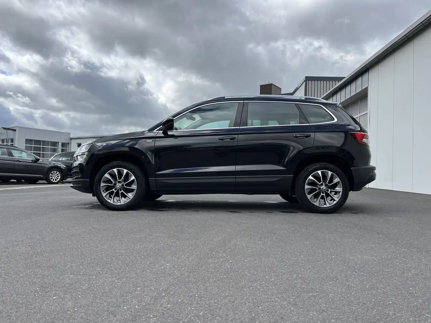 Skoda Karoq 1.5 TSI DSG Clever 163€ m. 20% Anzahlung Virtual Schwarz - 2