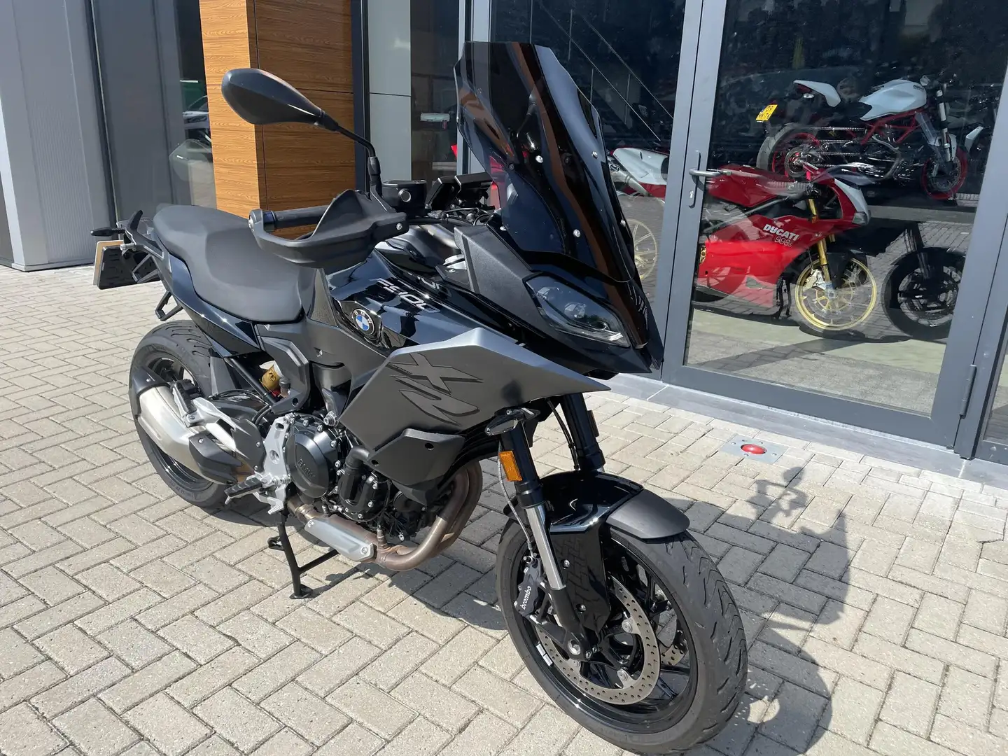 BMW F 900 XR Triple Black Full Option F900XR Zwart - 2
