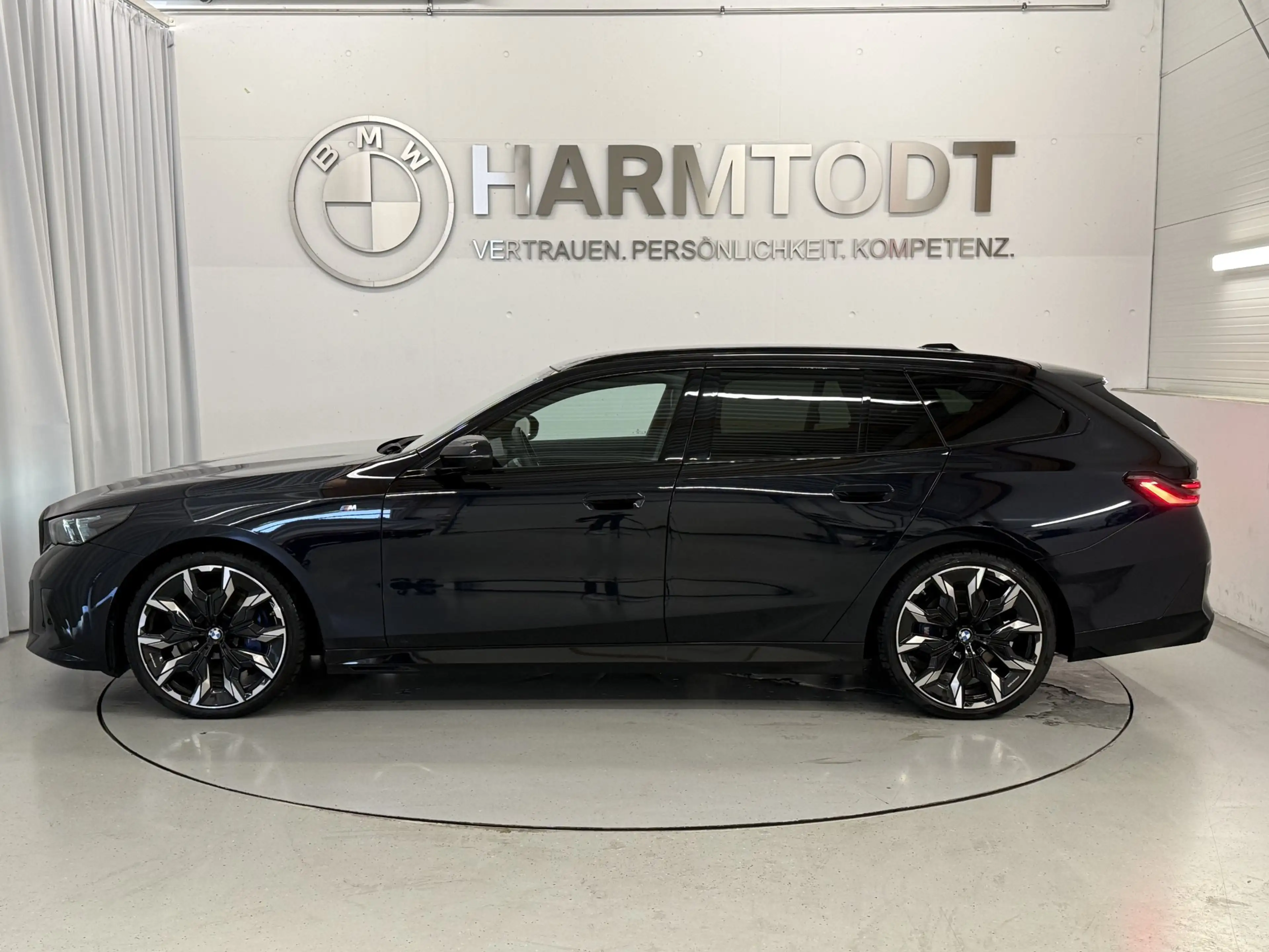 BMW 540 d xDrive *M-Sport PRO / Sitzlüftung / HUD* — photo 3