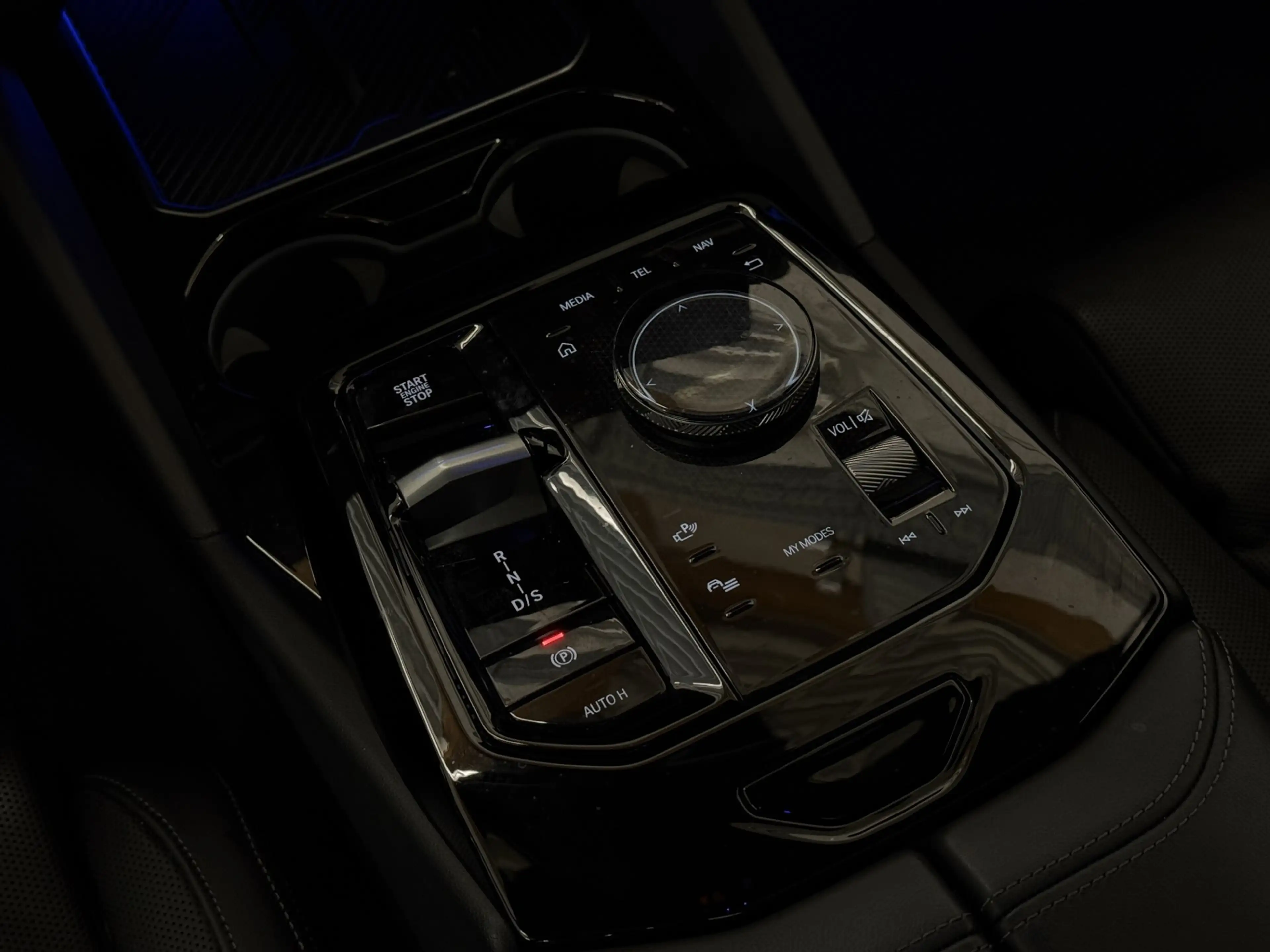 BMW 540 d xDrive *M-Sport PRO / Sitzlüftung / HUD* — photo 12