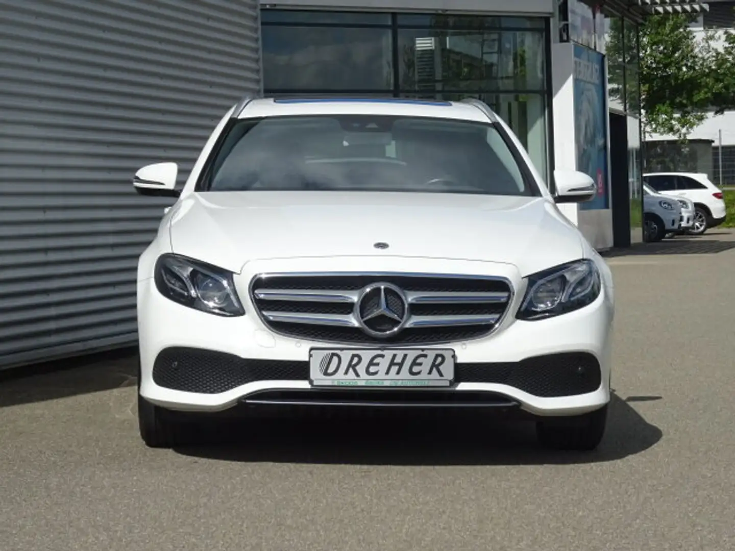 Mercedes-Benz E 250 E 250 AVANTGARDE Plus/ AHK / SD /Navi COMAND / Weiß - 2