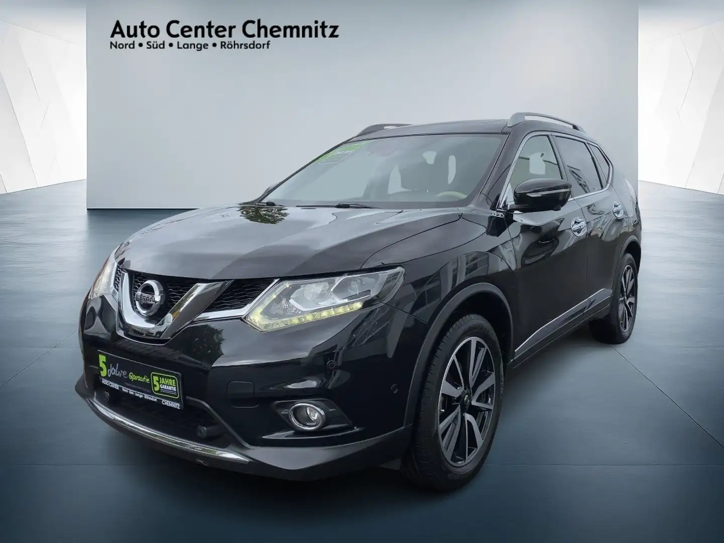 Nissan X-Trail 1.6 DIG-T Tekna LED/PanoSD/Leder/Navi/360 Schwarz - 2