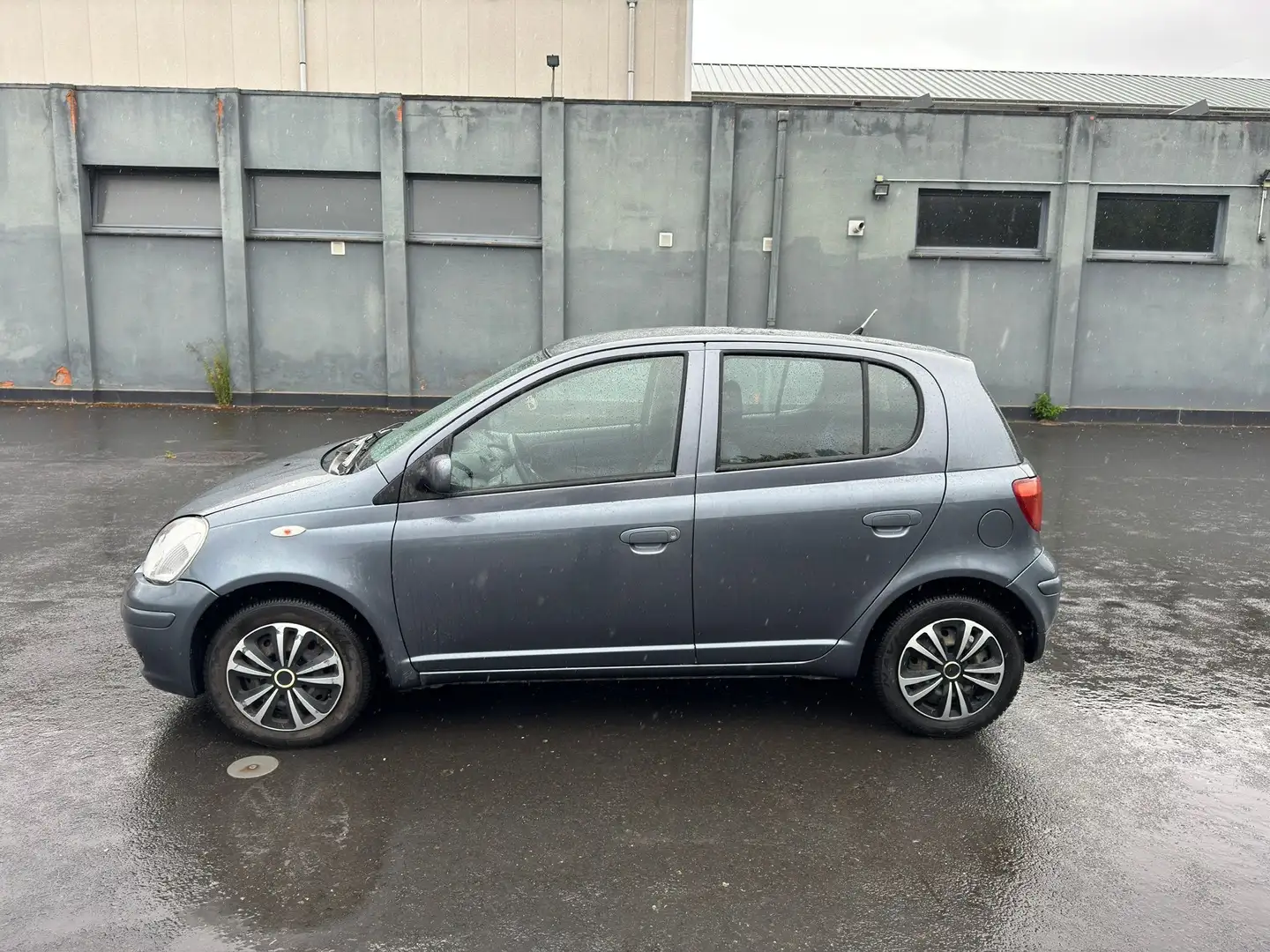 Toyota Yaris 1.0i VVT-i AIRCO CLIMATISÉ Grijs - 2