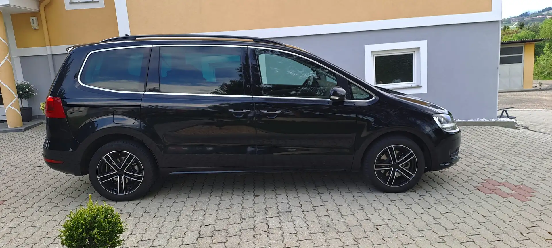 Volkswagen Sharan Sharan Comfortline BMT 2,0 TDI DPF DSG Comfortline Schwarz - 2