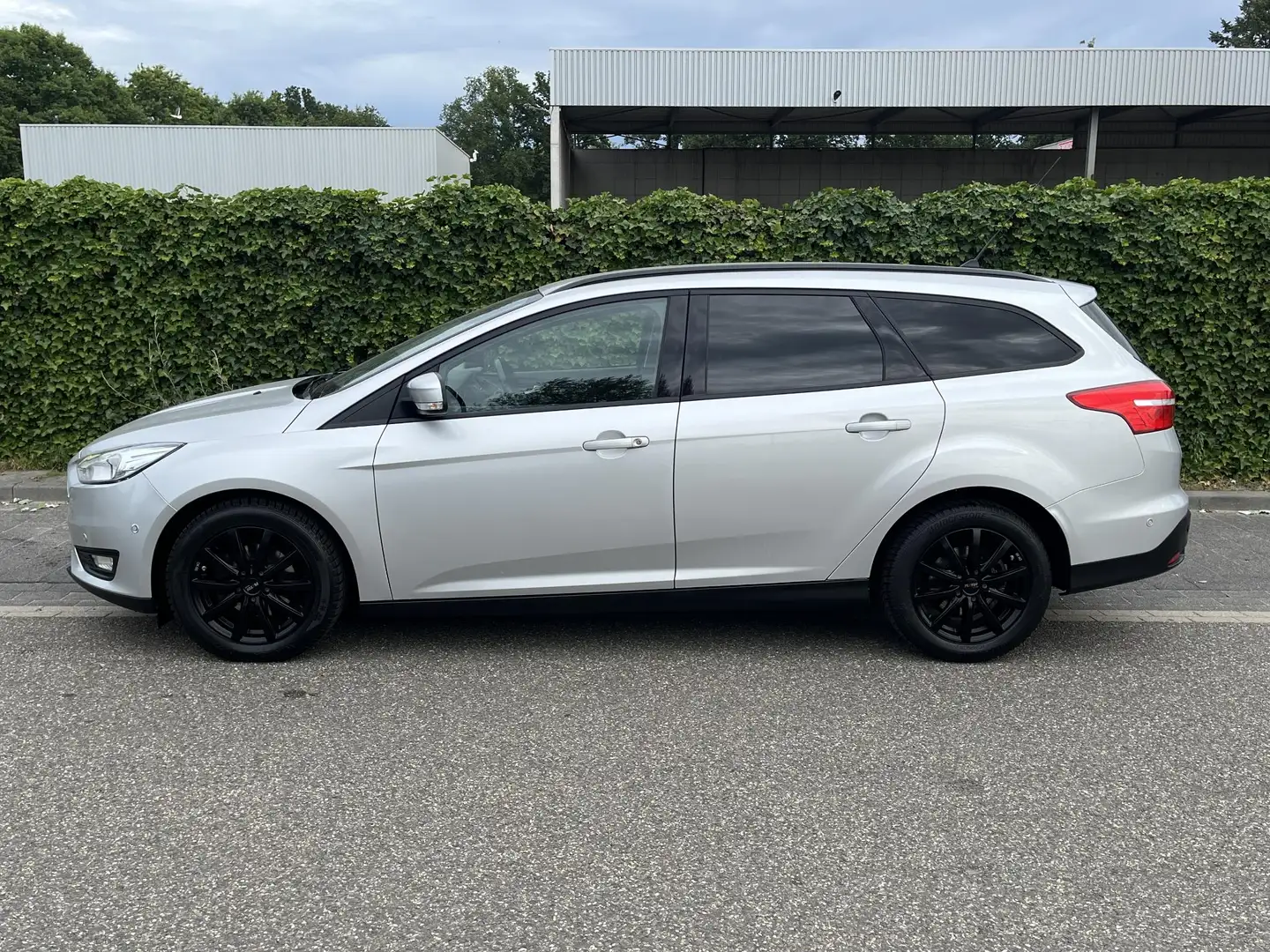 Ford Focus Wagon 1.0 Titanium * Navi * Cruise * Camera * Nieu Grijs - 2