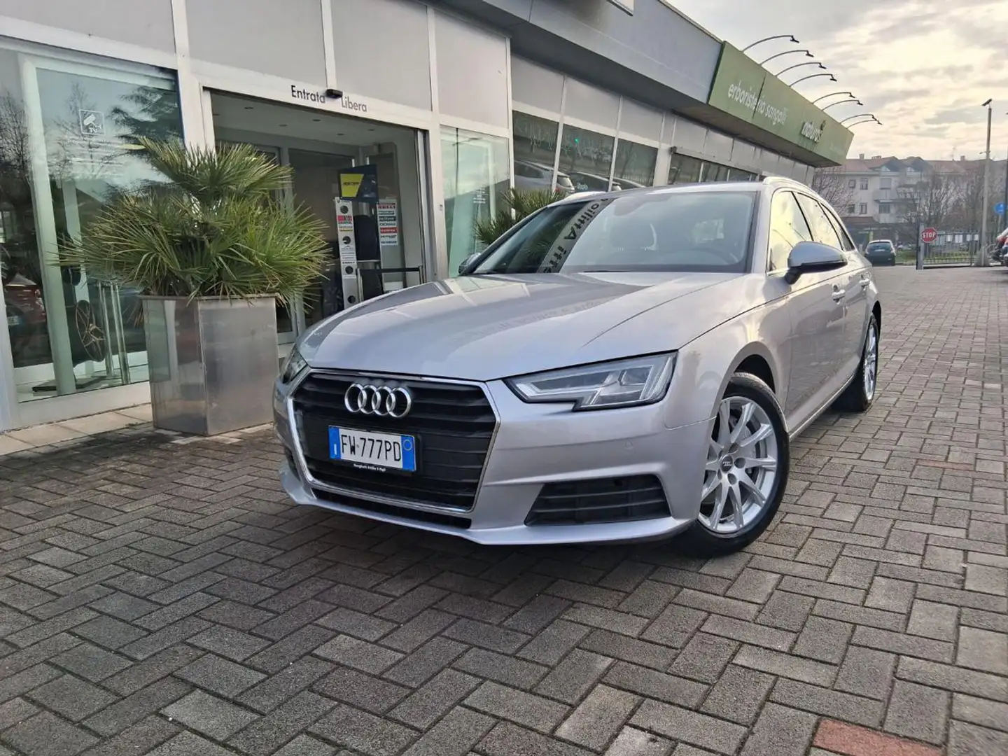Audi A4 Avant 40 TDI S tronic Business Argent - 2