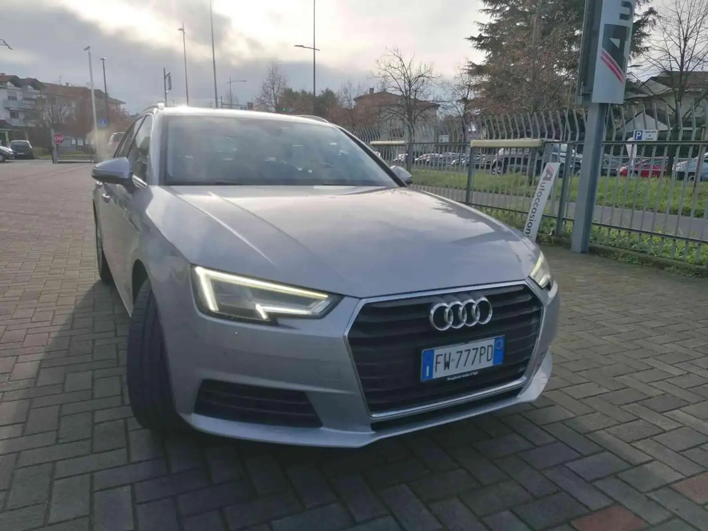 Audi A4 Avant 40 TDI S tronic Business Argento - 2