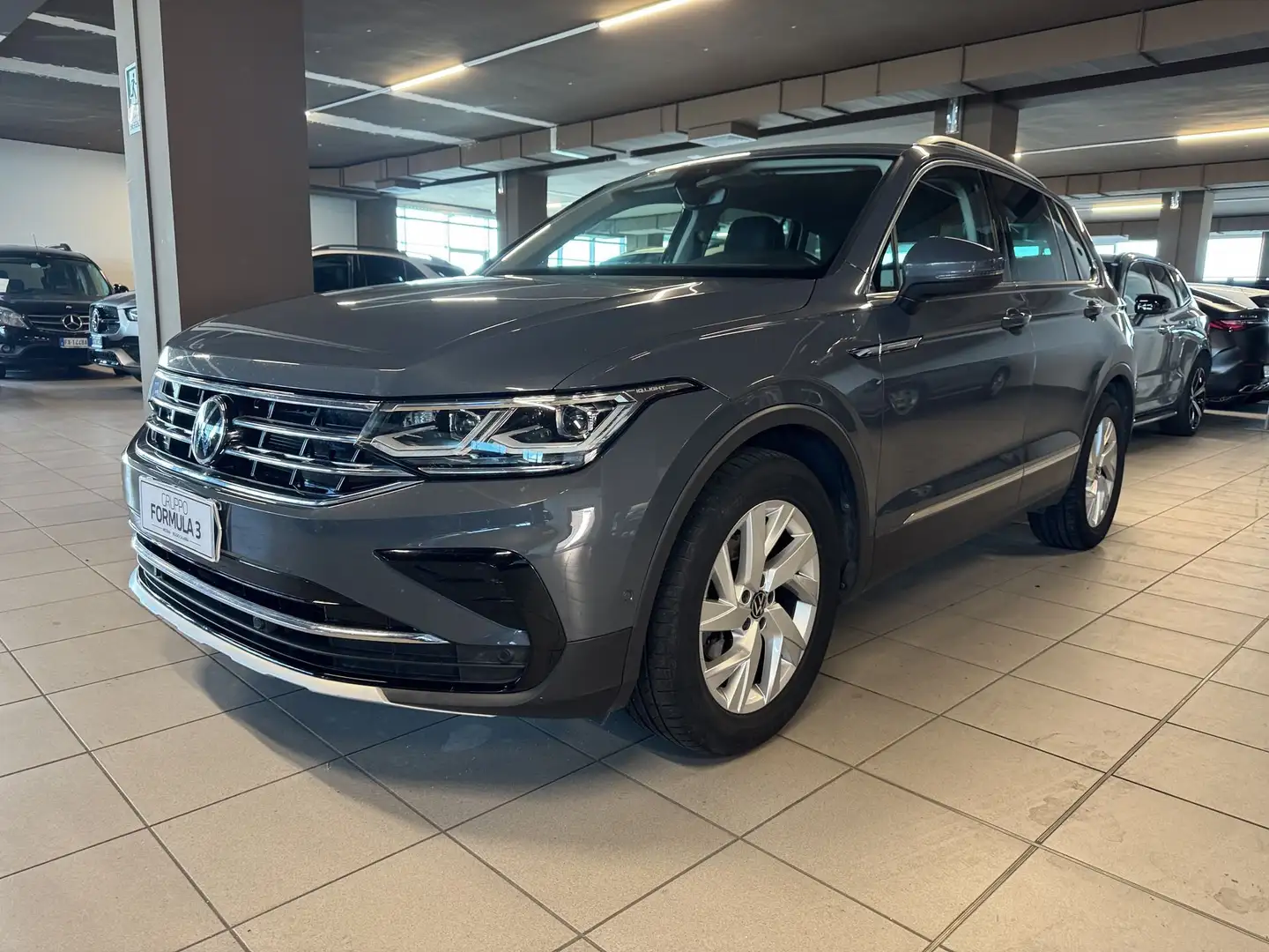 Volkswagen Tiguan 2.0 TDI SCR 110KW Elegance DSG Grau - 1