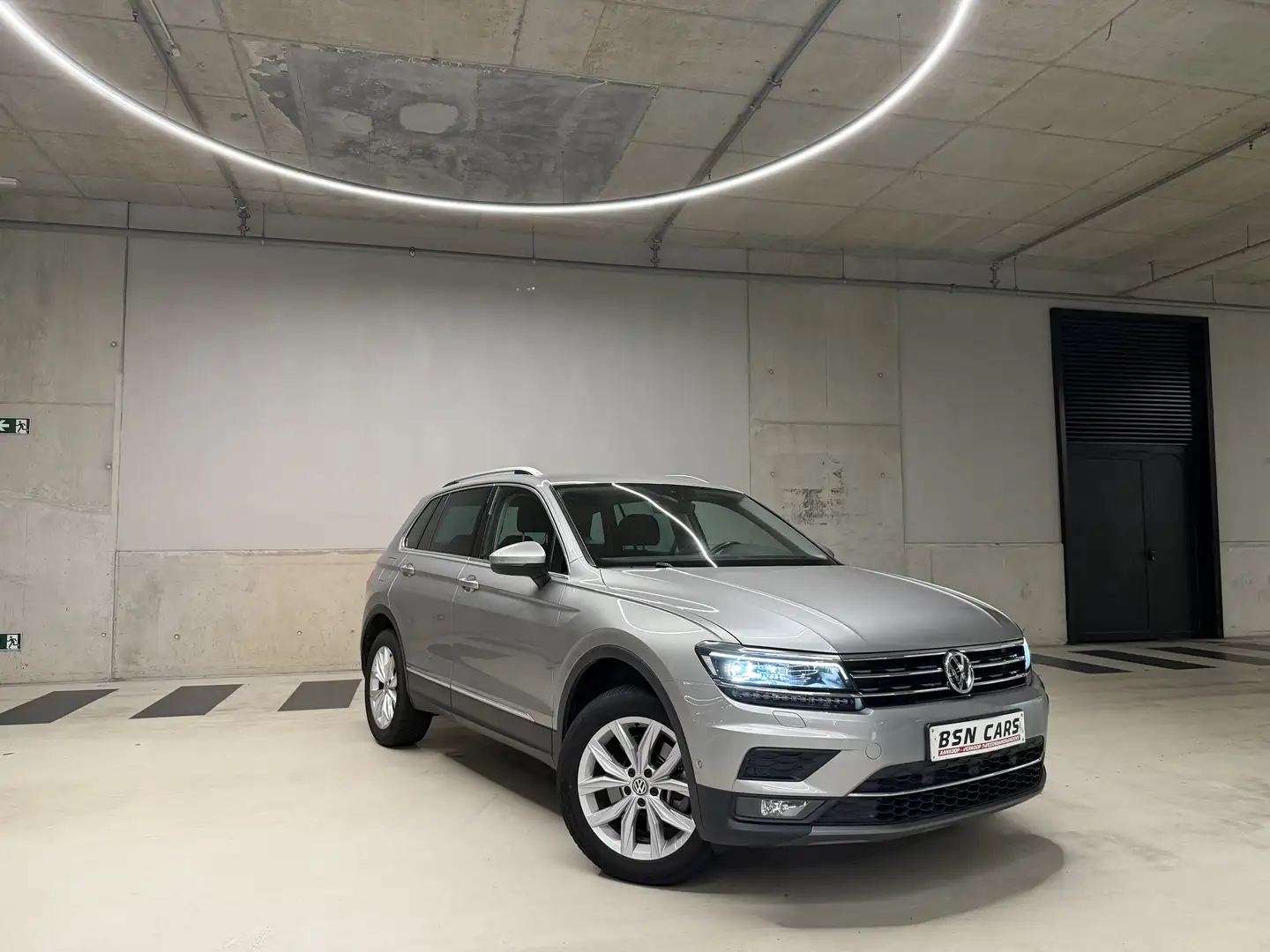 Volkswagen Tiguan 2.0 TSI 4MOTION/CARPLAY/COCKPIT/TREKHAAK/ACC/GRNTI Gris - 1