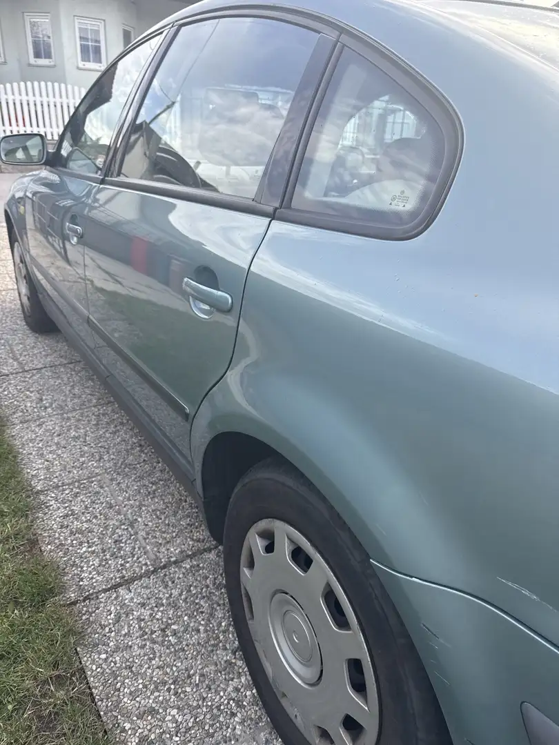 Volkswagen Passat 1.9 TDI Highline - 2