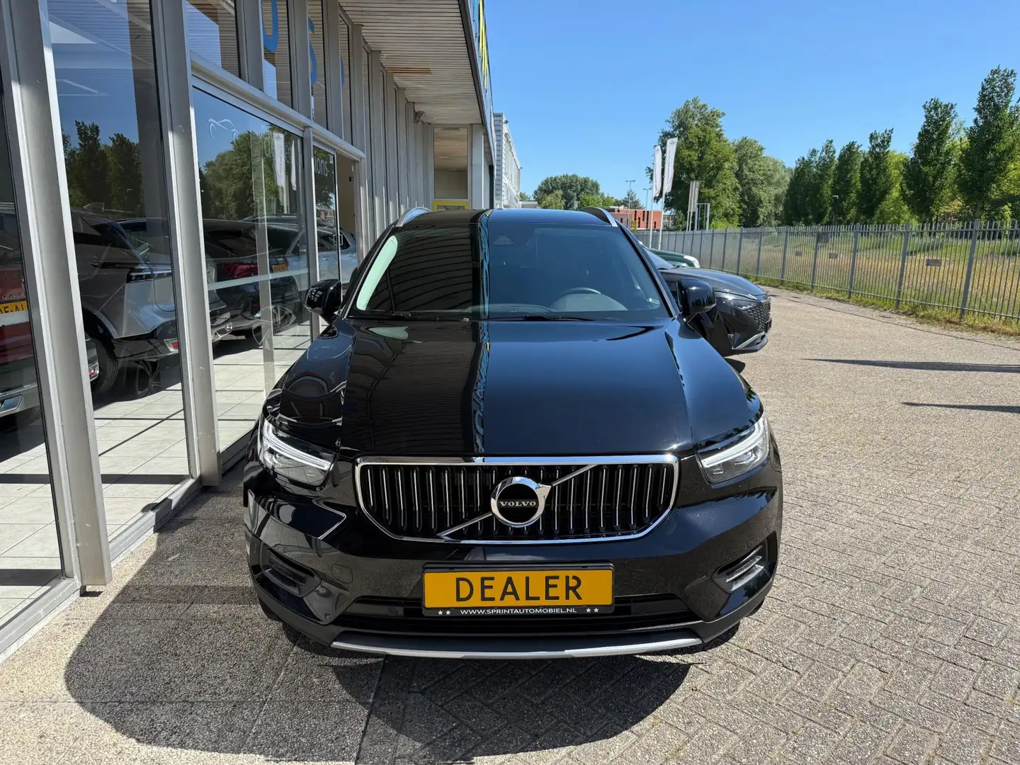 Volvo XC40 1.5 T4 Recharge Inscription Expression 211PK / ELE Zwart - 2