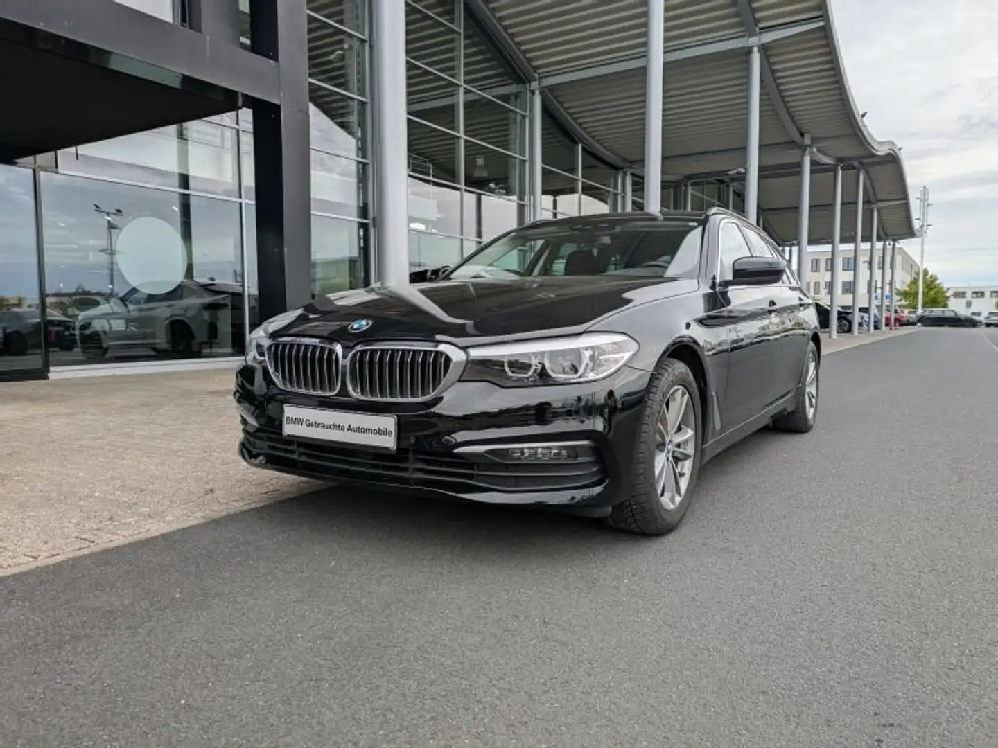 BMW 530 i Tour. Navi. Park.Assistant. SH. Schwarz - 2