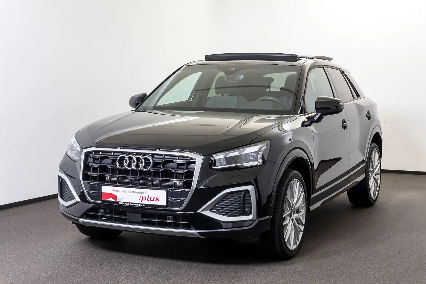 Audi Q2 Advanced 35 TFSI S tr. AHK MATRIX PANO RFK Zwart - 2