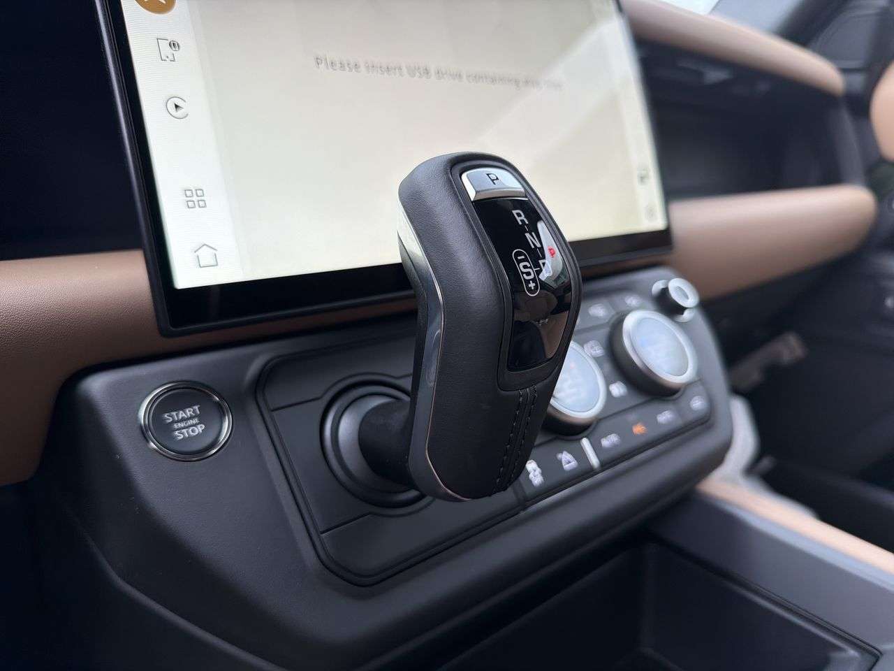 2026 Land Rover Defender 90 P300 S thumb 17