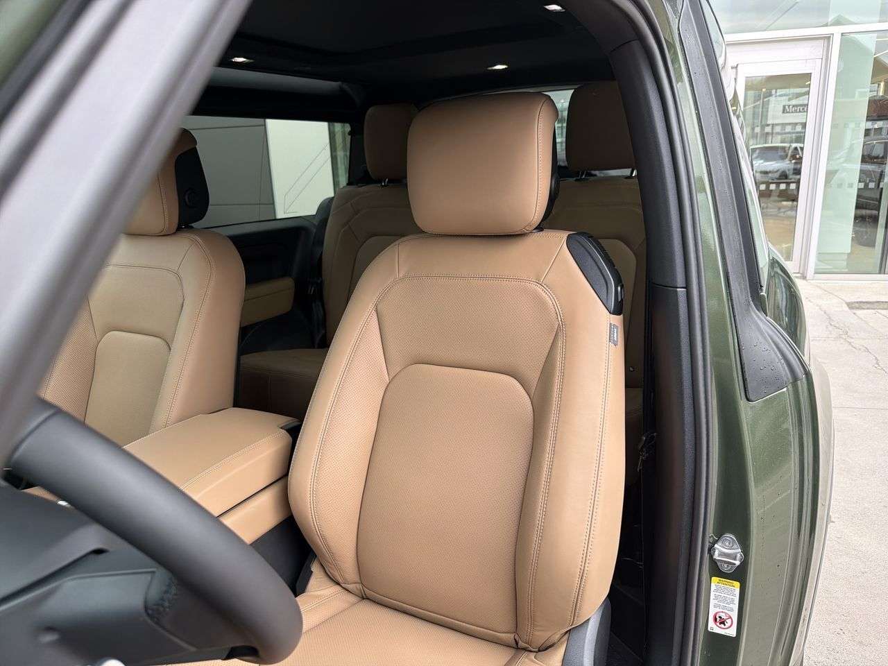 2026 Land Rover Defender 90 P300 S thumb 8