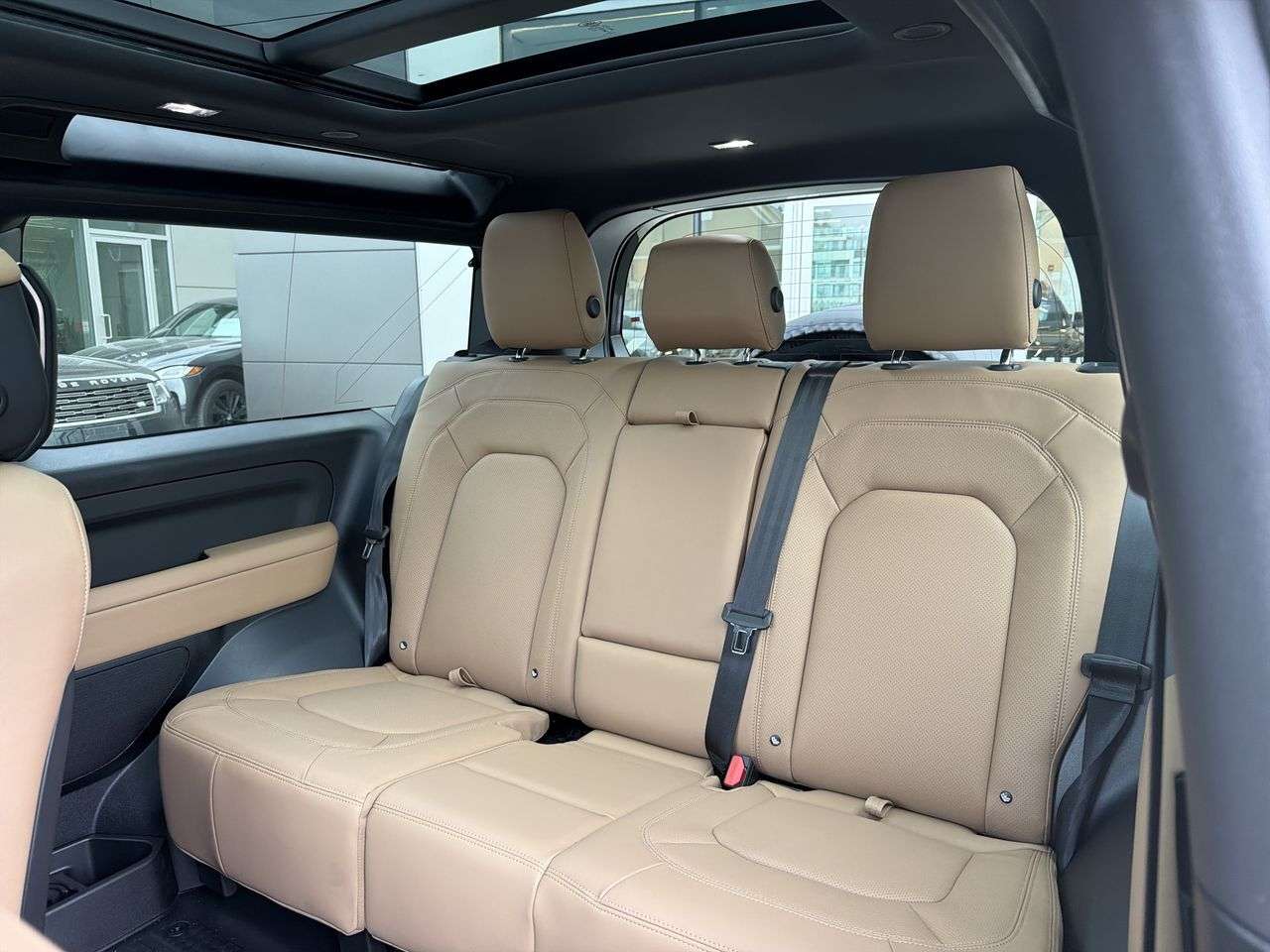 2026 Land Rover Defender 90 P300 S thumb 20