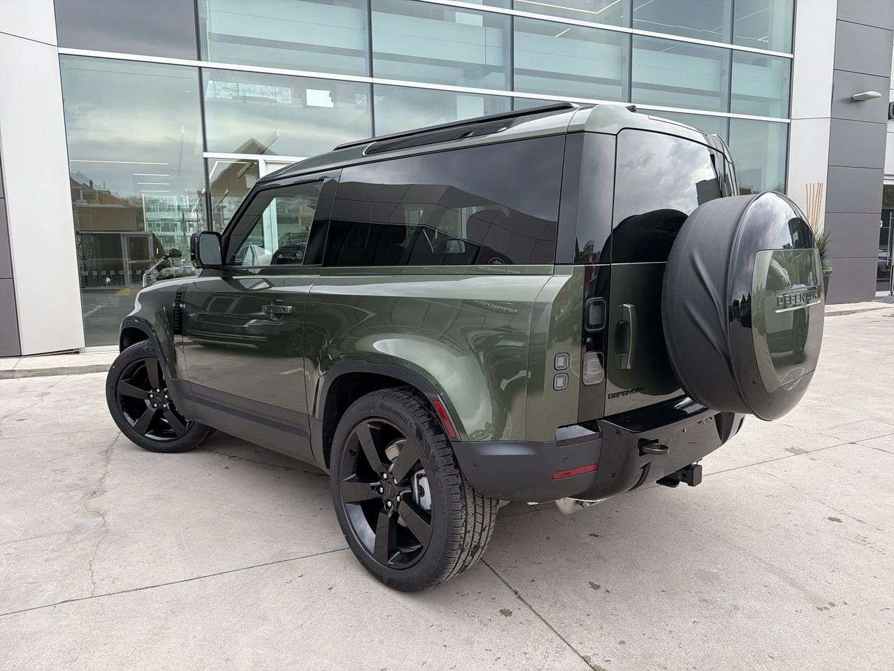2026 Land Rover Defender 90 P300 S thumb 6