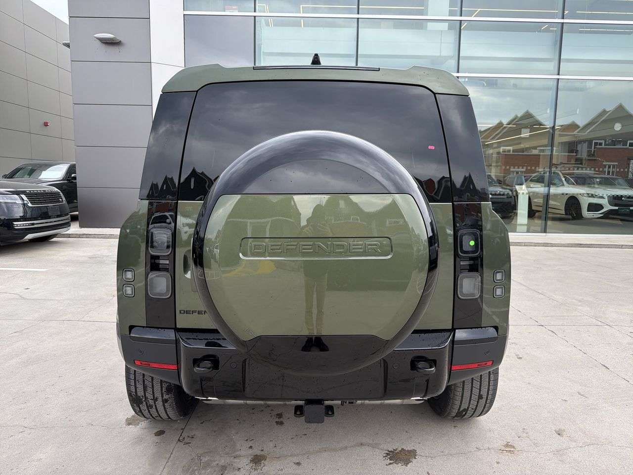 2026 Land Rover Defender 90 P300 S alt 4