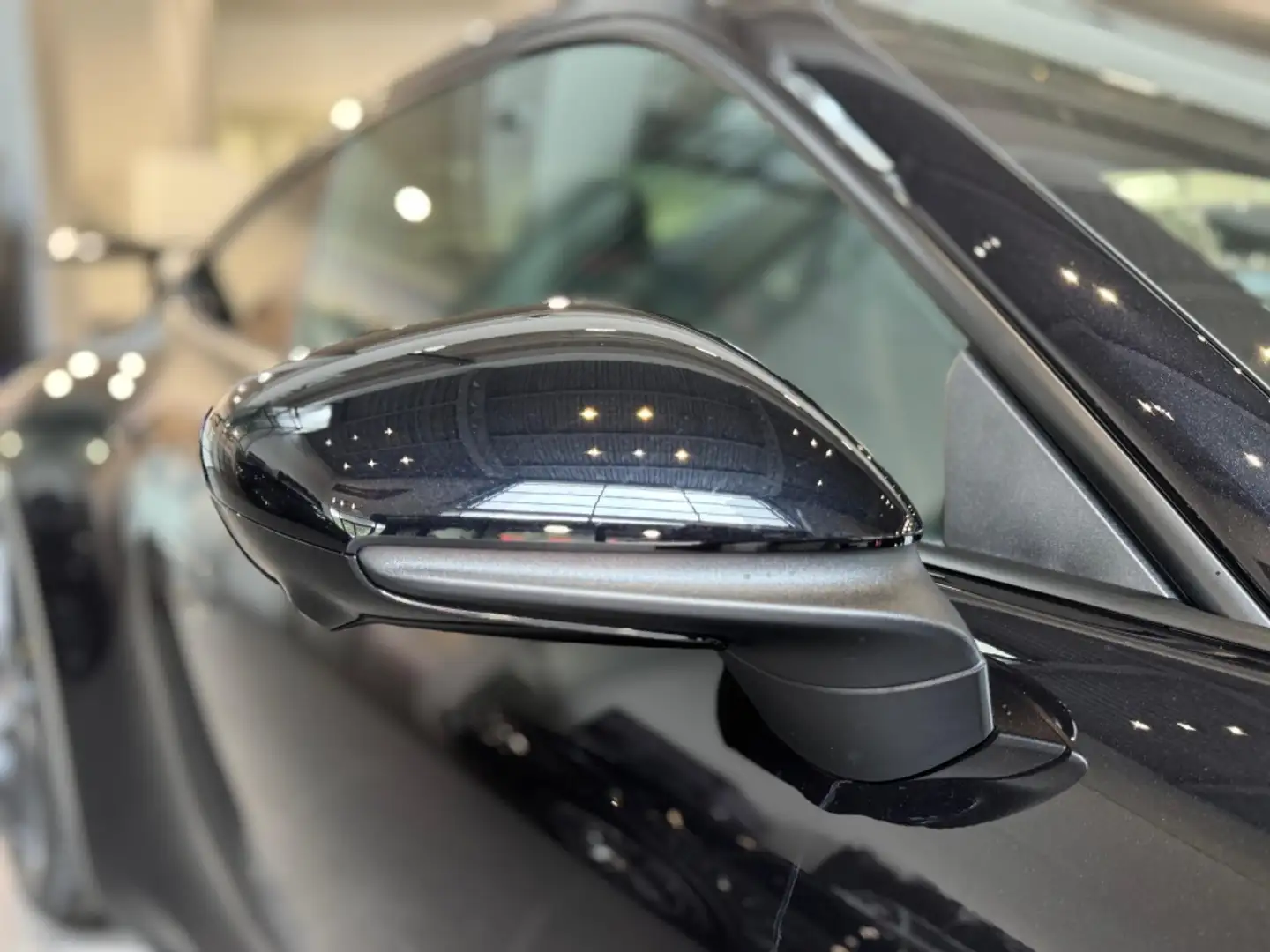 Porsche 992 Carrera 4 GTS Negro - 2