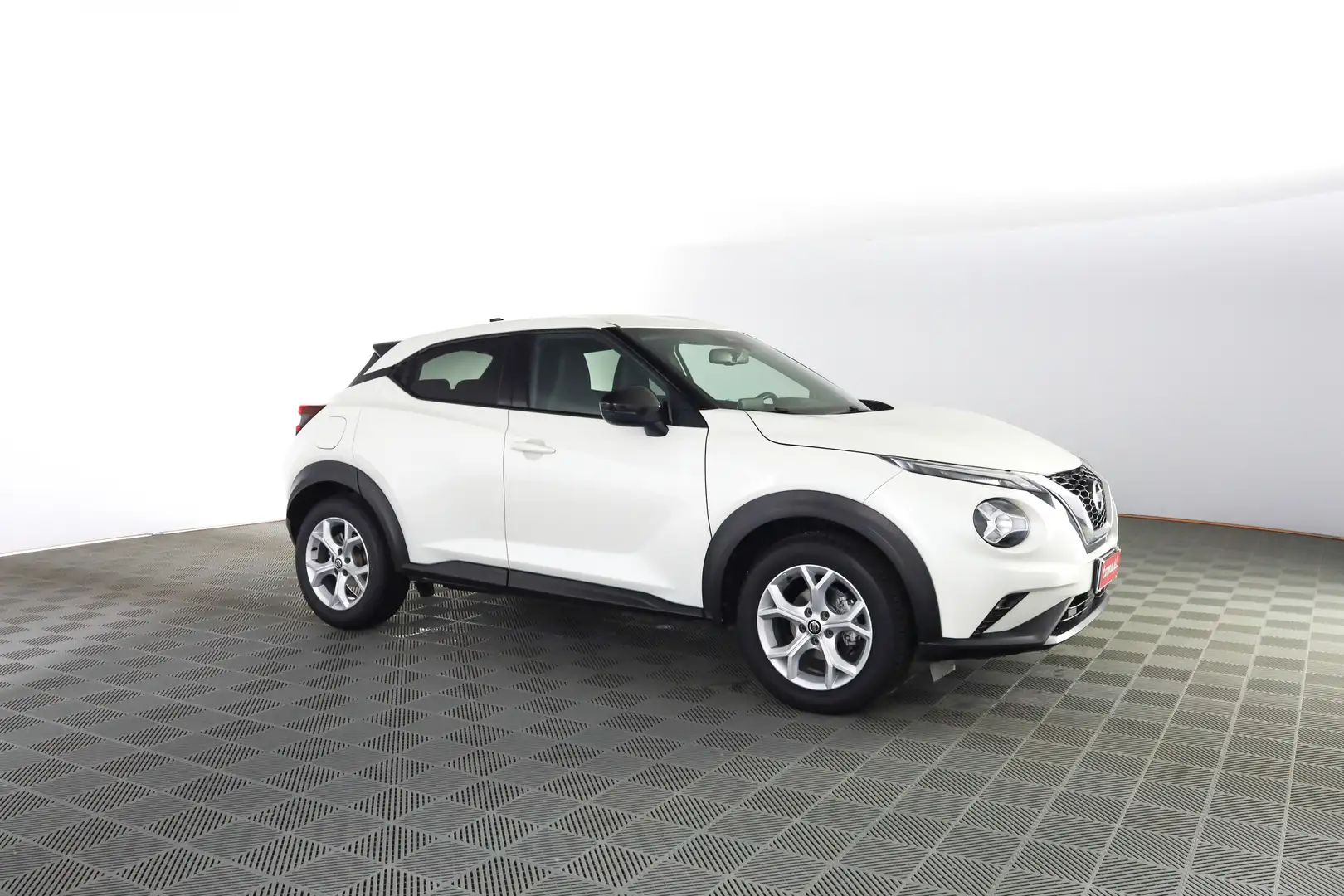 Nissan Juke 1.0 DIG-T N-Connecta Bianco - 2