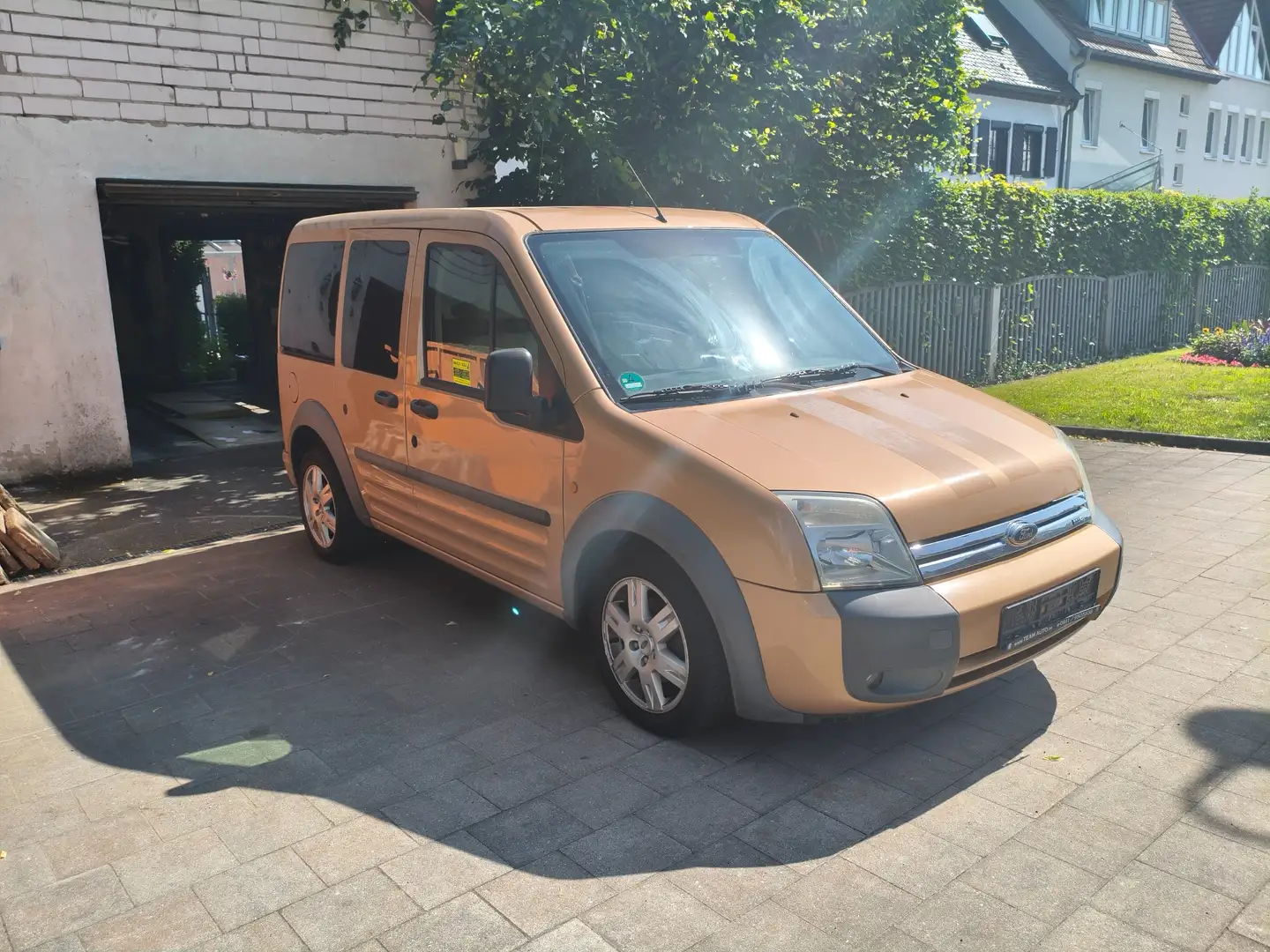 Ford Tourneo Connect TDCi Tourneo GLX Желтый - 2