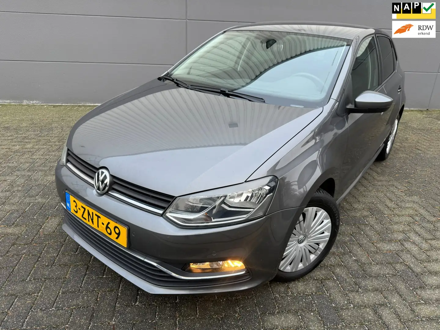 Volkswagen Polo 1.4 TDI Comfortline*AIRCO*APK*CRUISE*PARK SENSOREN Grijs - 1