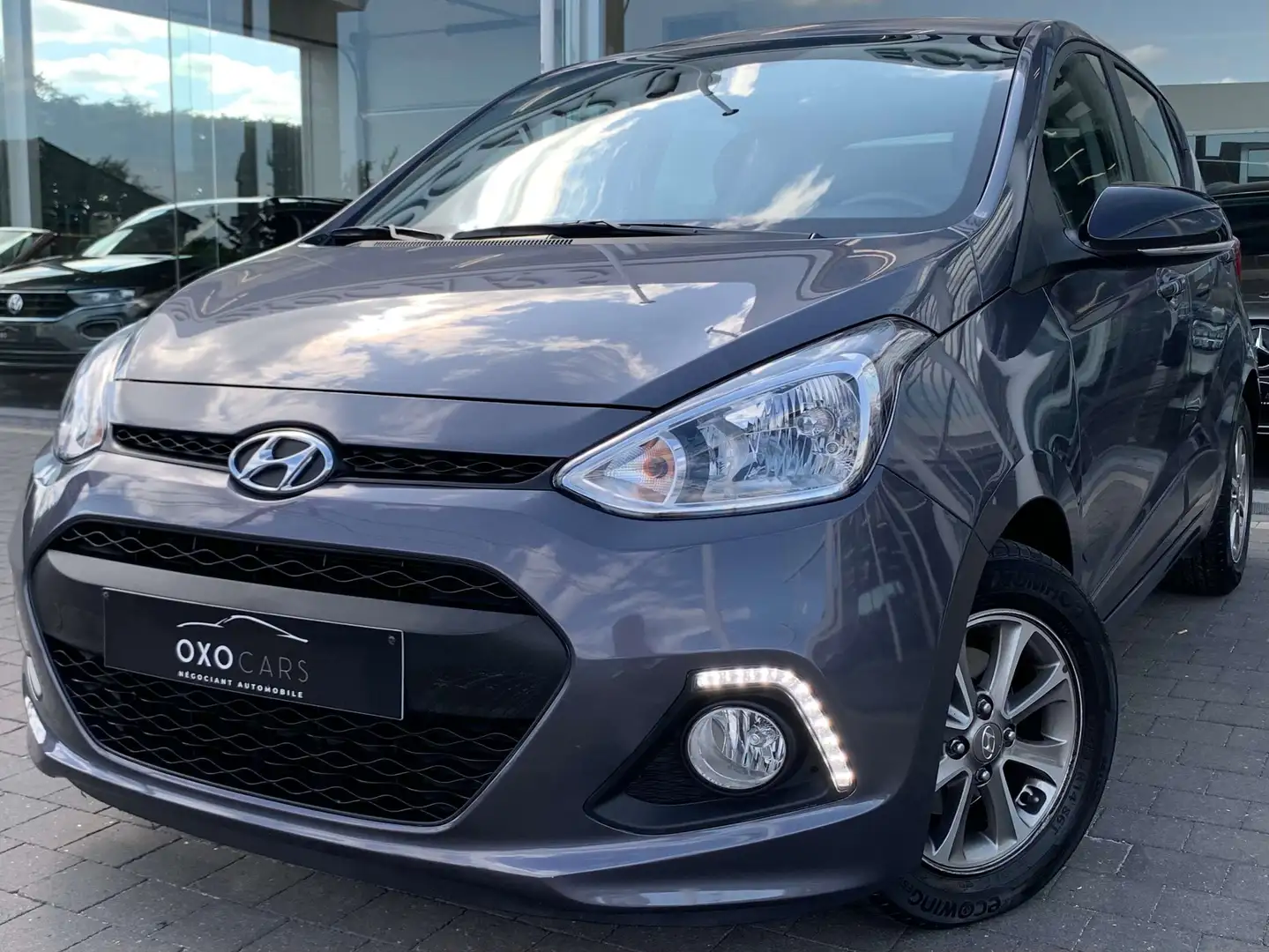 Hyundai i10 1.0i Twist / Boite Auto / Airco / Bluetooth / PDC Gris - 1