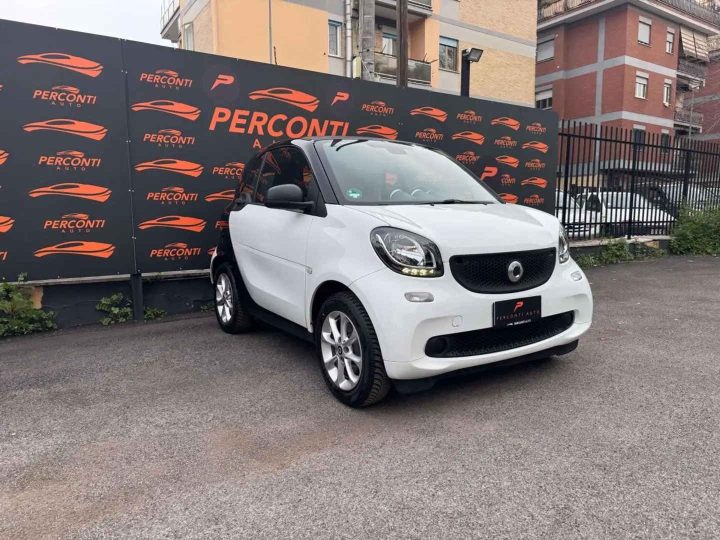 smart forTwo 1.0 Youngster 71cv twinamic Bianco - 1