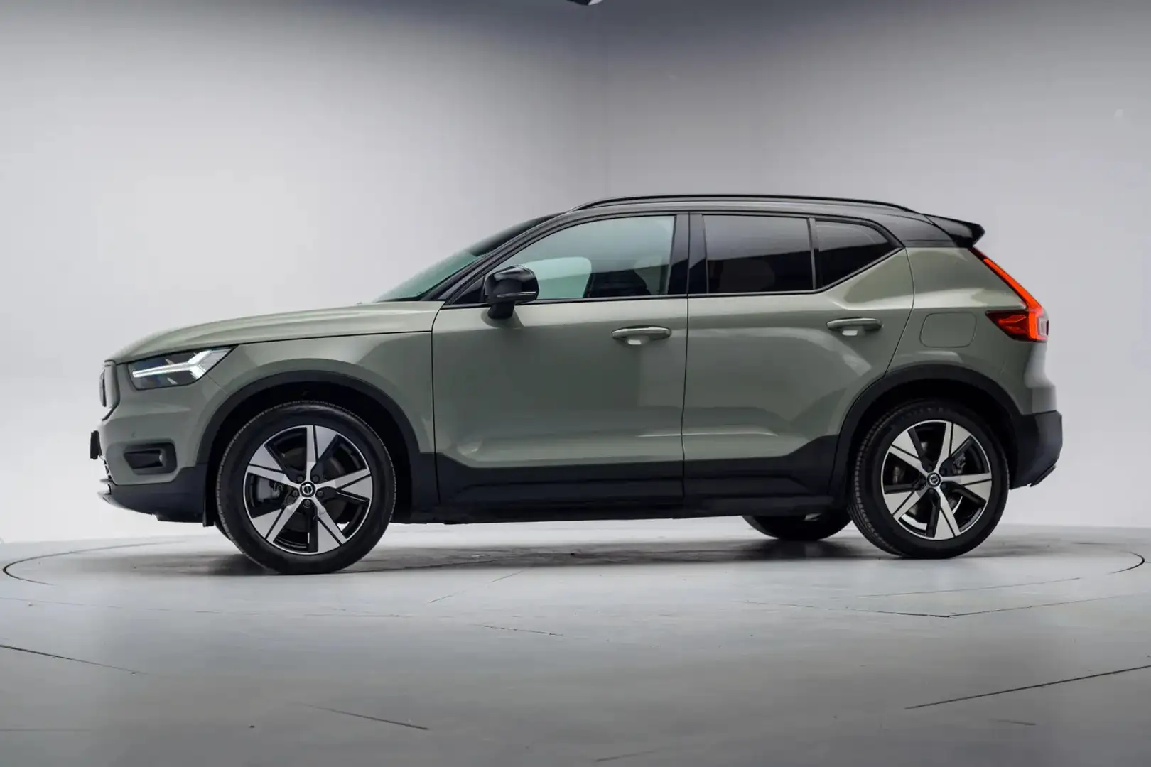 Volvo XC40 Recharge P8 AWD R-Design Aut. [ Adapt.cruise Navig Groen - 2