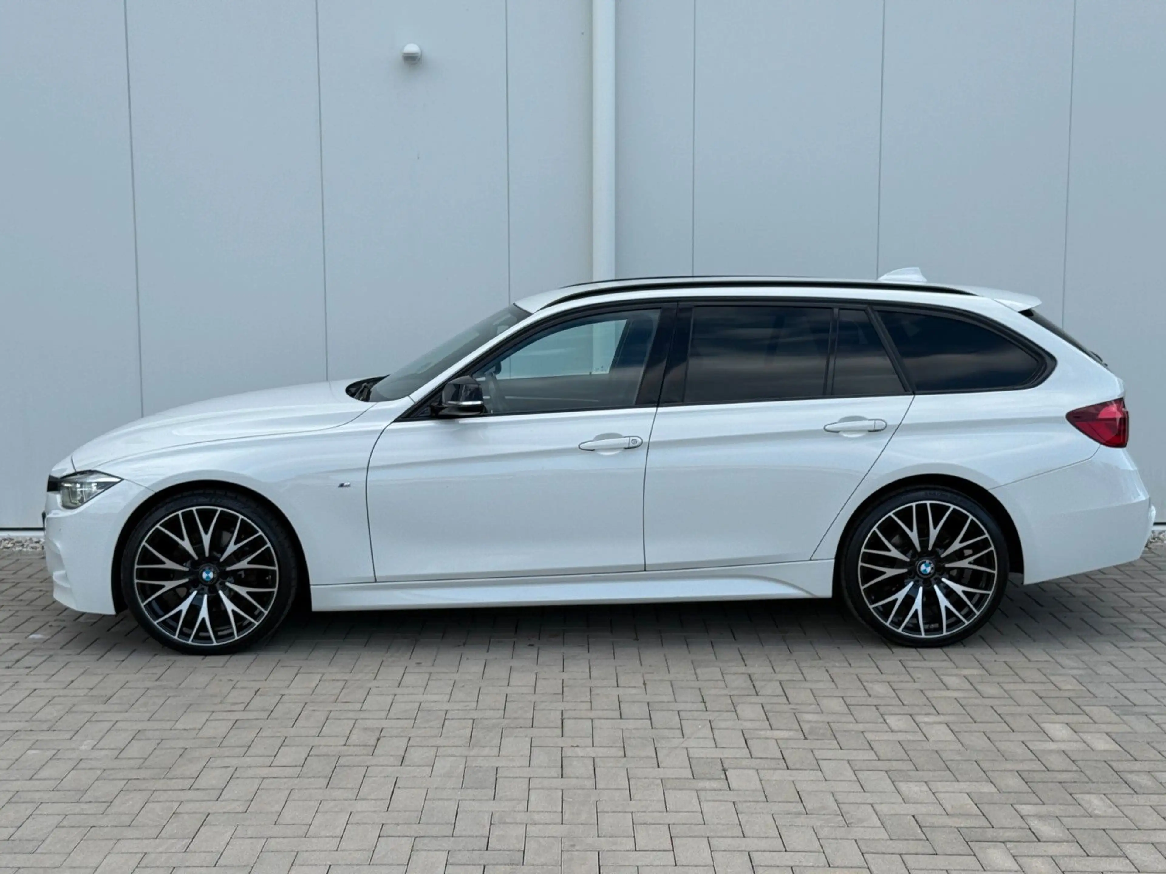 BMW 330 d xDrive M Sport Shadow TOURING LED — photo 6