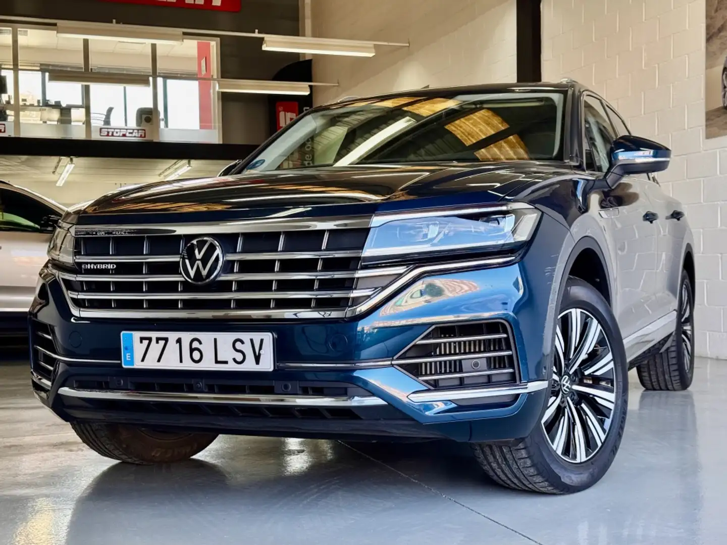 Volkswagen Touareg 3.0TSI V6 eHybrid Elegance 4Motion Tiptronic Azul - 2
