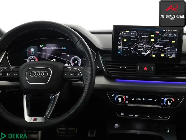 Audi Q5 view 10