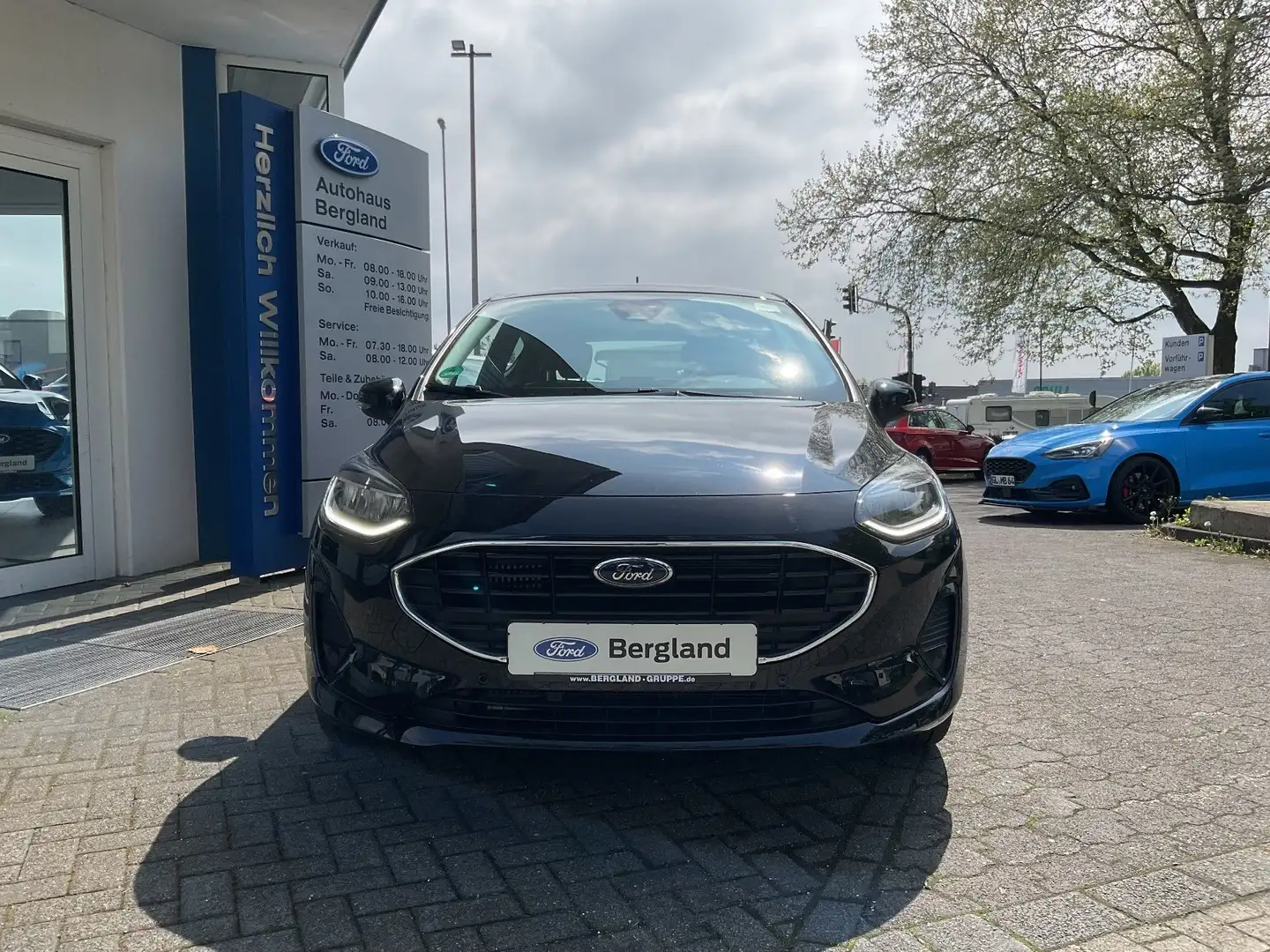 Ford Fiesta Cool & Connect 3-türig SHZ*RFK*PDC*LED*AC Schwarz - 2