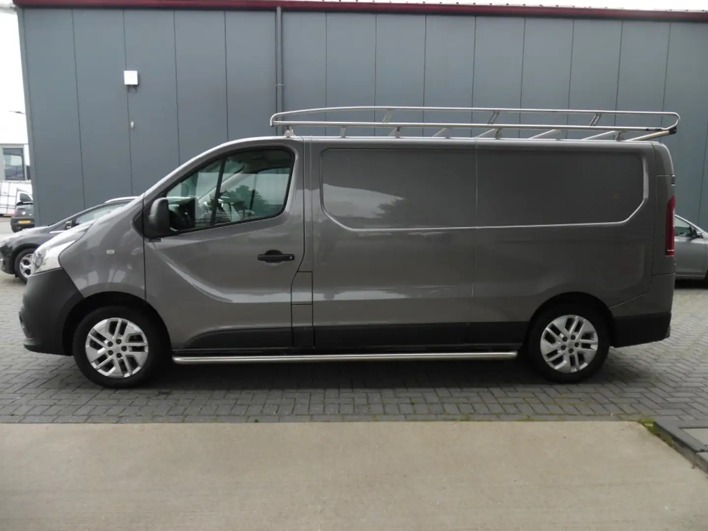 Renault Trafic 1.6 DCI T29 L2H1 FEY Grijs - 2