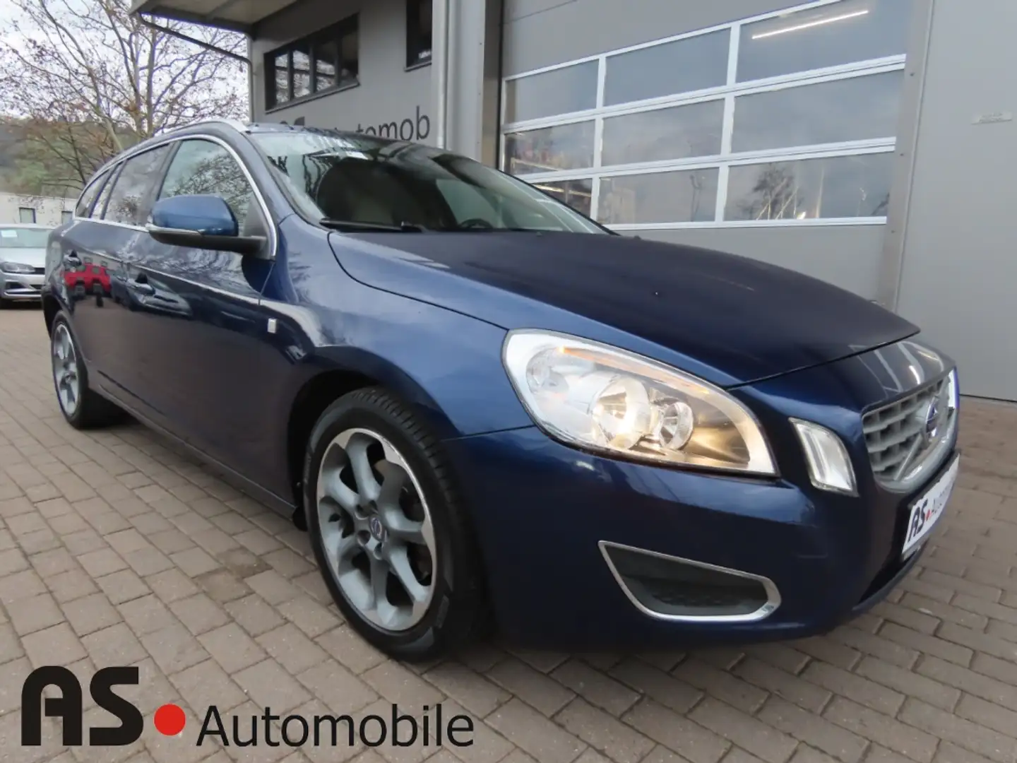 Volvo V60 Kombi Ocean Race 1.6 D Drive 2.Hd*Navi*SHZ Blau - 1