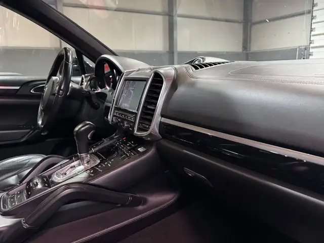 Porsche Cayenne view 10