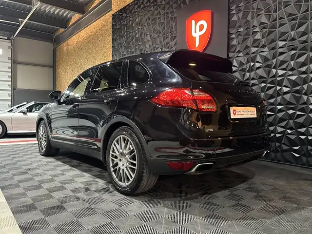 Porsche Cayenne view 4