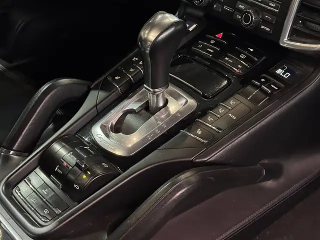Porsche Cayenne view 12
