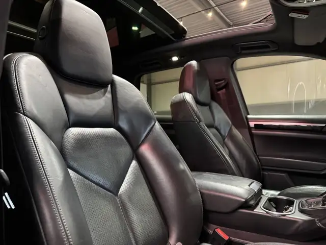 Porsche Cayenne view 9