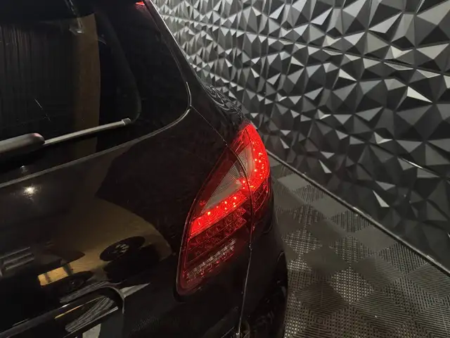 Porsche Cayenne view 15