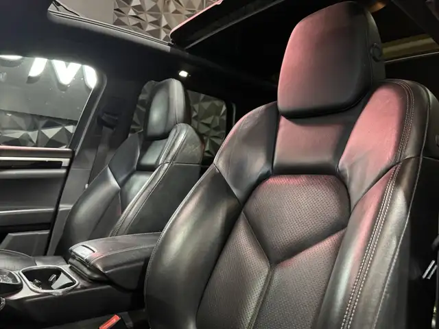 Porsche Cayenne view 8