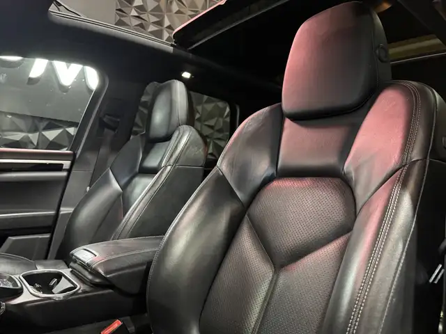 Porsche Cayenne view 8