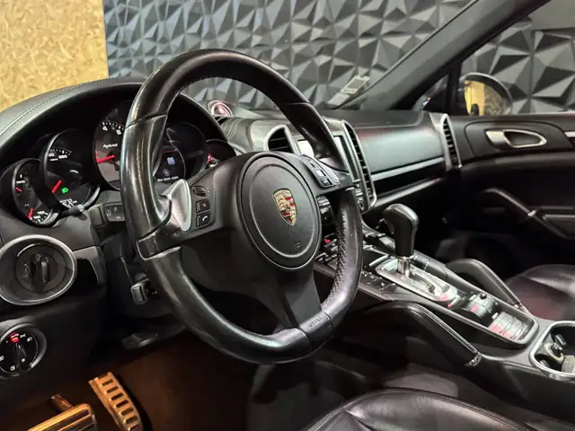 Porsche Cayenne view 7