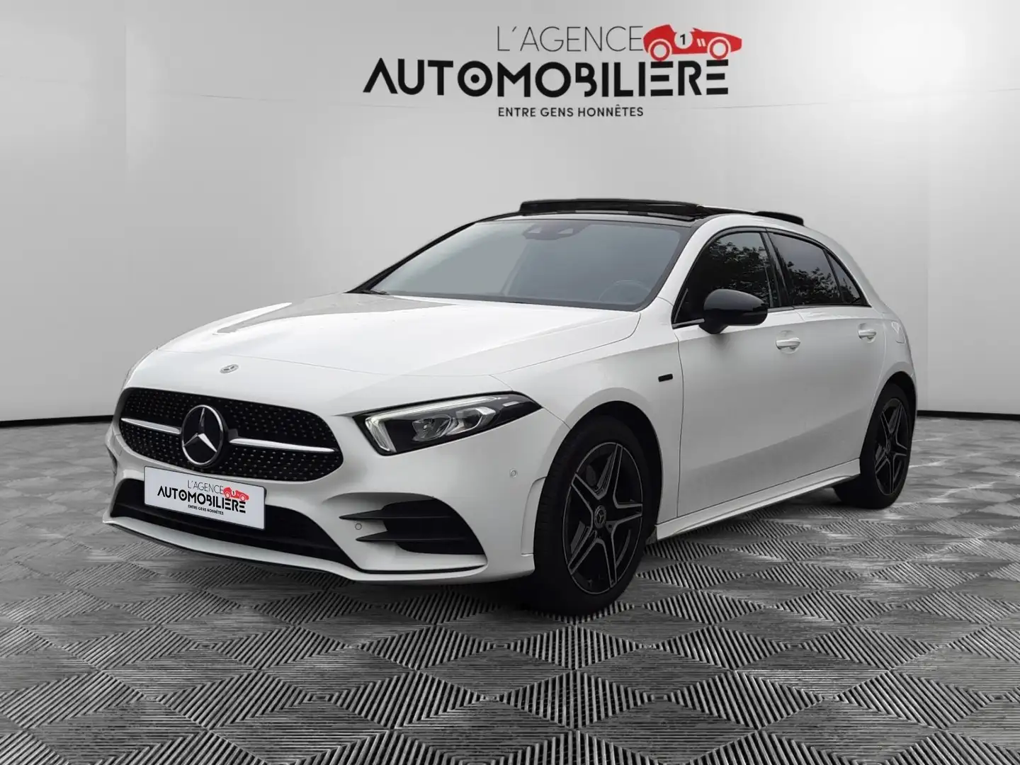 Mercedes-Benz A 250 * Réservé *A250e PHEV AMG Line 8G-DCT *TVA* Blanc - 1