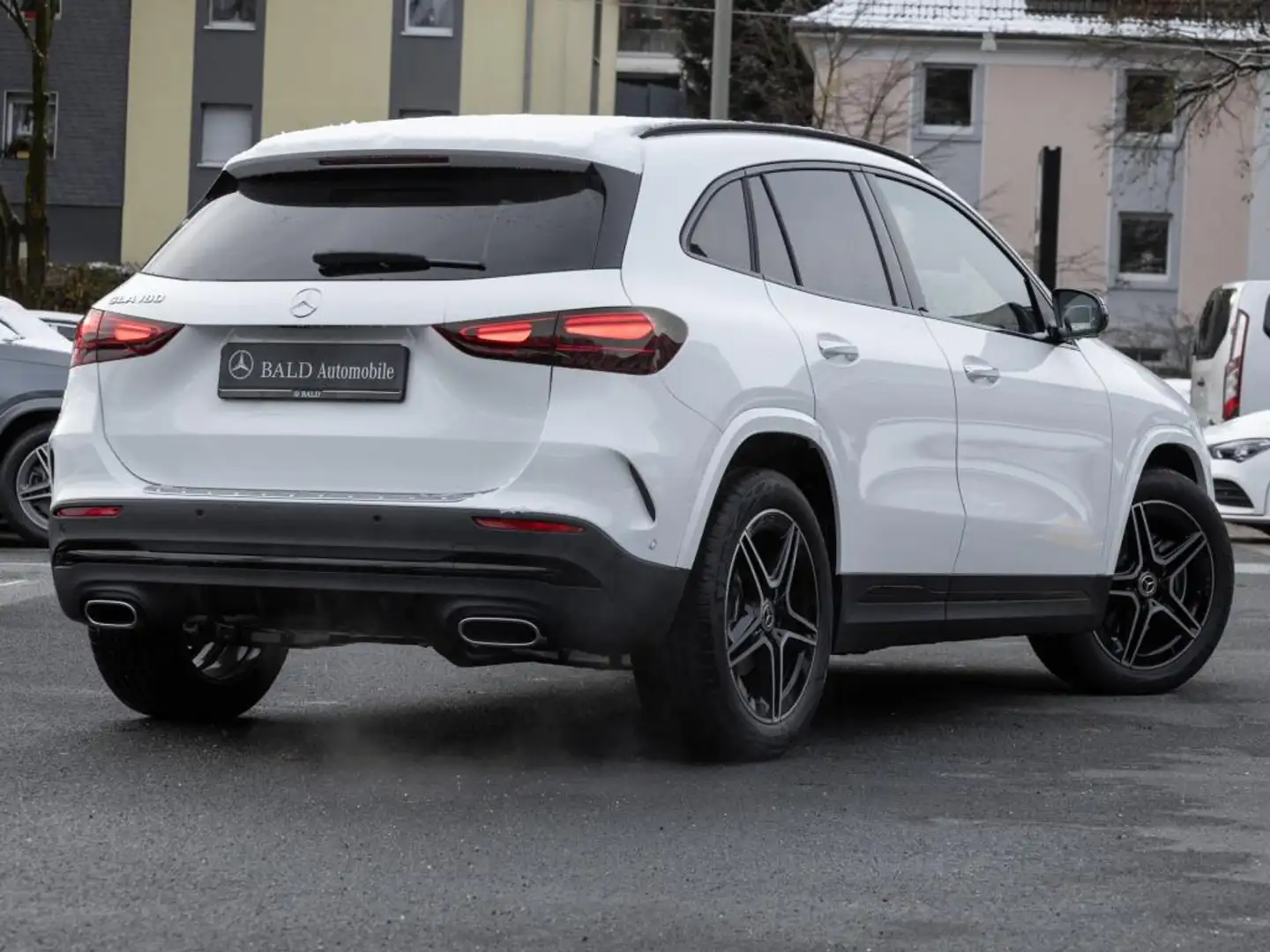 Mercedes-Benz GLA 180 AMG-Advanced/LED/Pano/360/Easy/Night/19" Bílá - 2