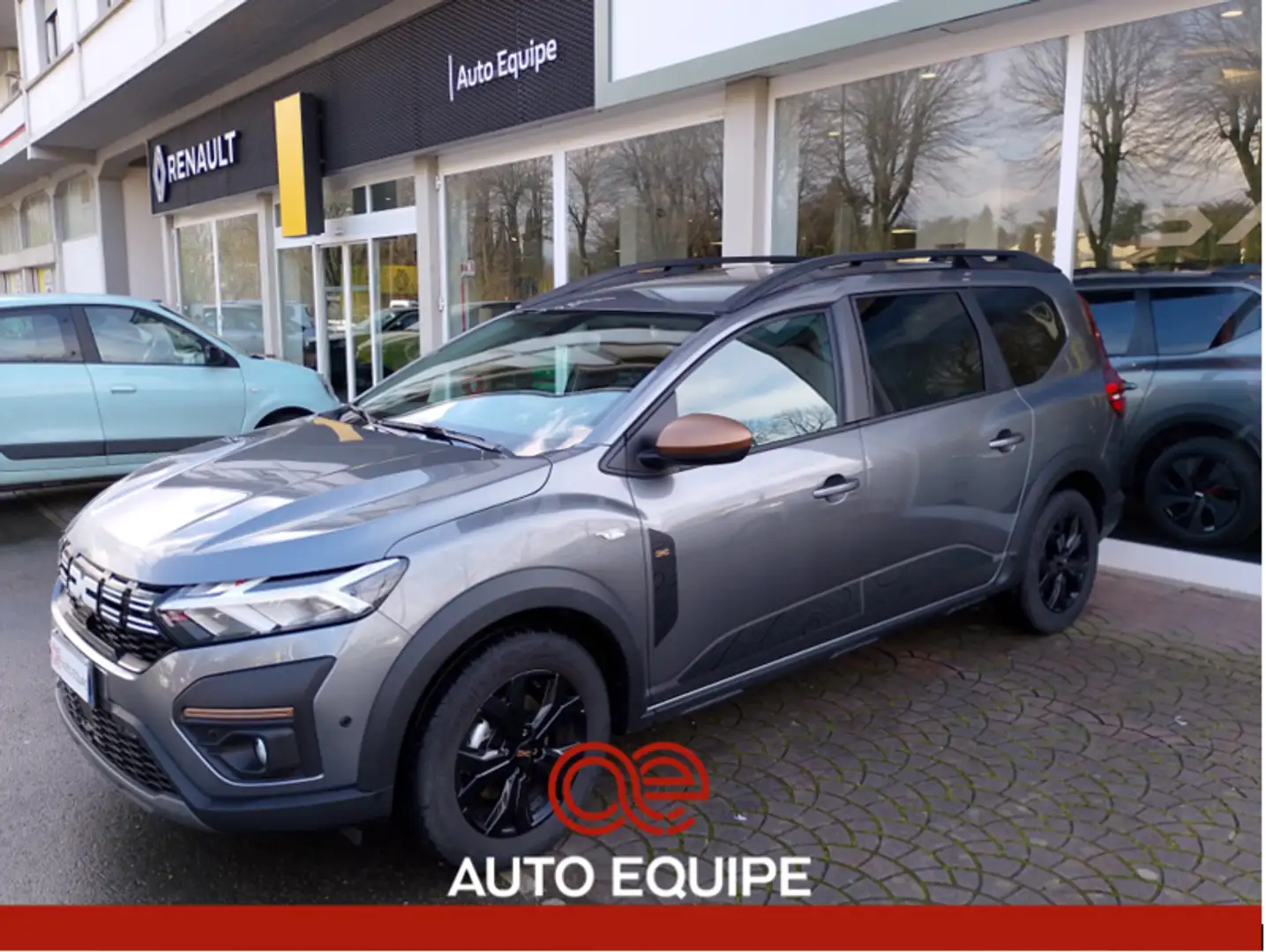 Dacia Jogger 1.6 Hybrid 140 5 posti Extreme Grigio - 1